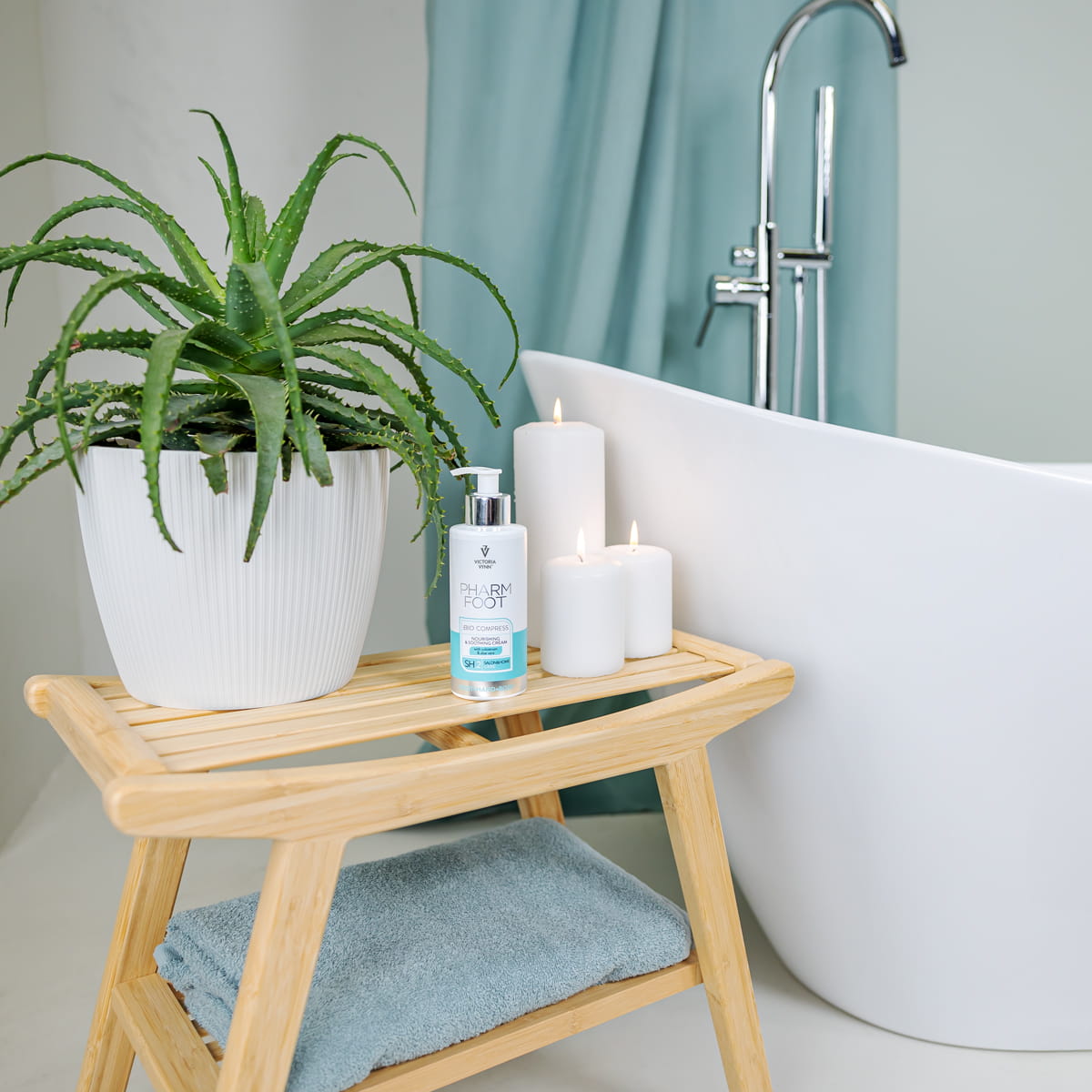 PHARM FOOT Barojošs un nomierinošs krēms ar jaunpienu un alveju, BIO COMPRESS 250ml