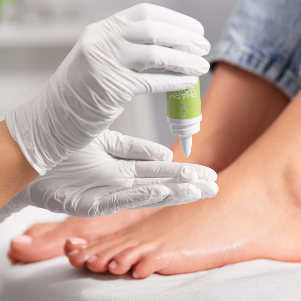 PHARM FOOT koncentrēta atjaunojoša un nomierinoša eļļa oxyZONE OIL, 15ml