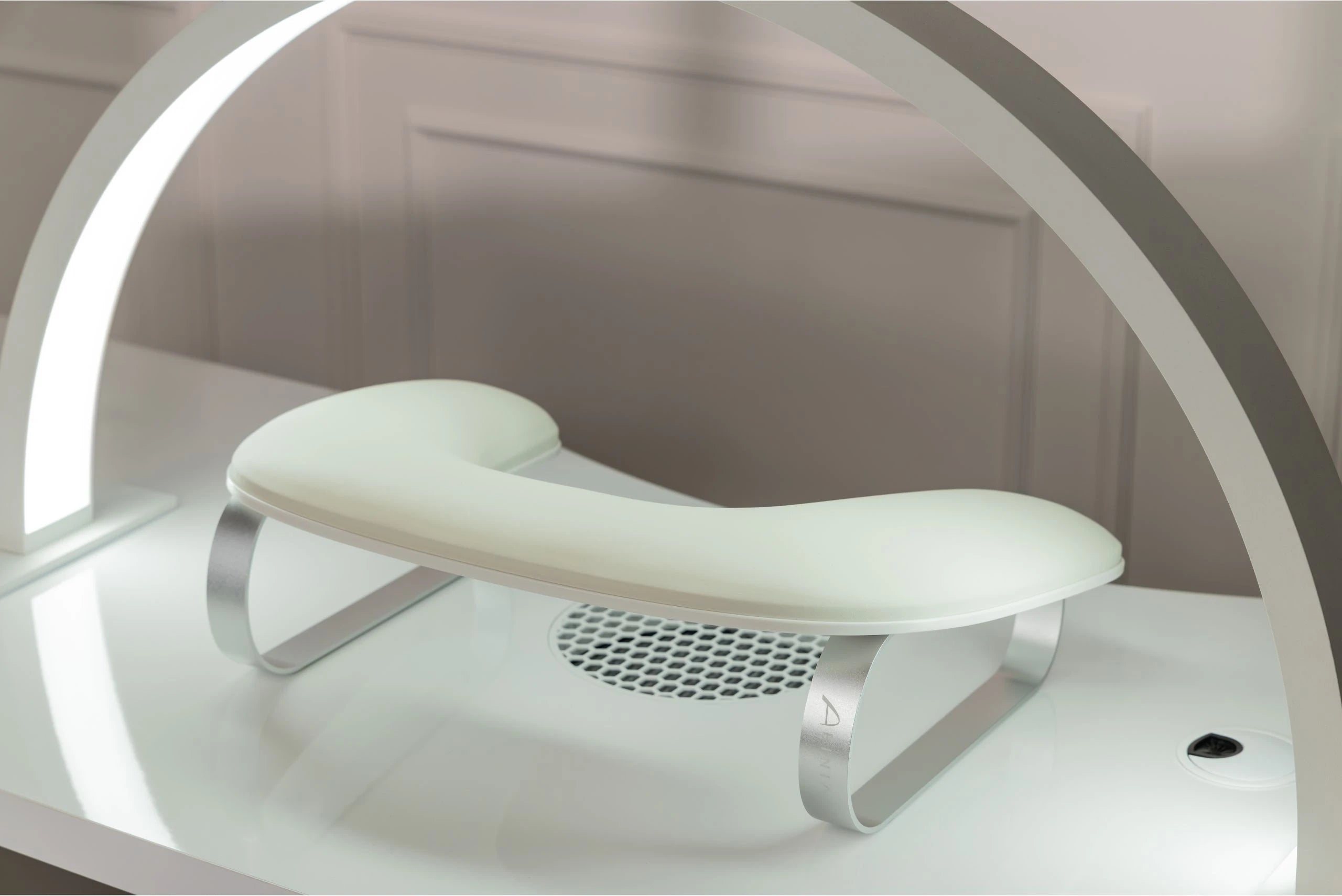 Afinia Hand rest Luna Cream with silver legs