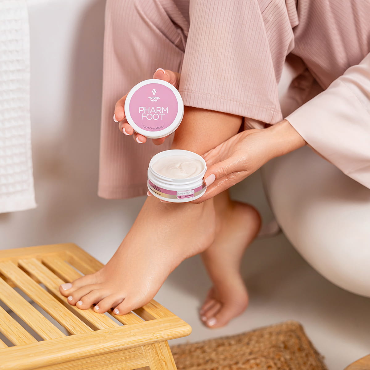 PHARM FOOT Līdzeklis pret keratozi ar 25% UREA & mīkstinošiem līdzekļiem UREA FORTE 75ml