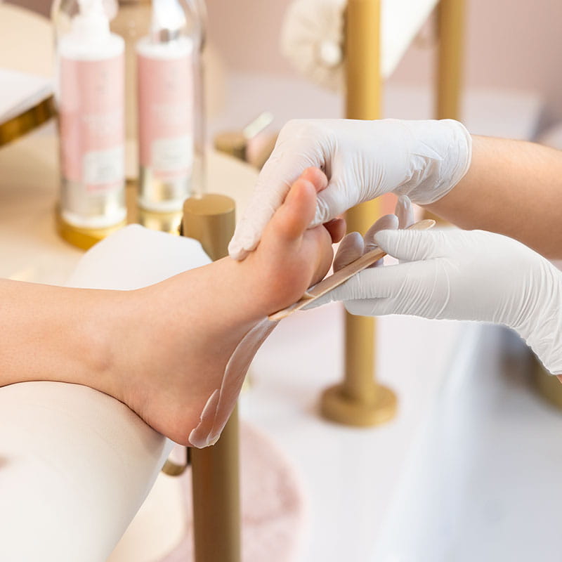 PHARM FOOT Ziede saplaisājušām pēdām ar ozona eļļu , CRACKED HEEL PROTECTOR 200ml